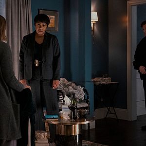 Photo La Femme qui habitait en face de la fille à la fenêtre