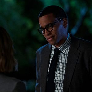 Photo La Femme qui habitait en face de la fille à la fenêtre