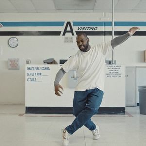 Photo Dancing in A-Yard