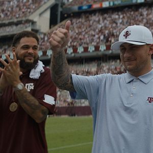 Photo L'Envers du sport : Une étoile filante du foot US