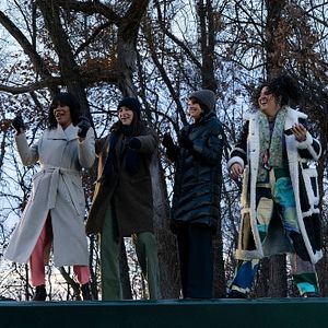 Photo The Girls on the Bus