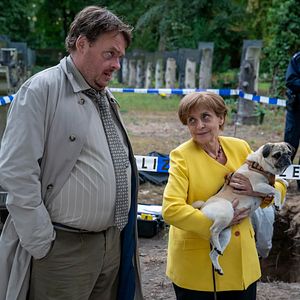 Photo Miss Merkel – Ein Uckermark-Krimi: Mord auf dem Friedhof