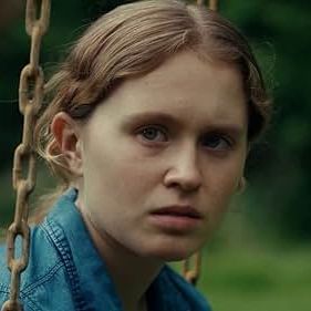 Photo The Starling Girl