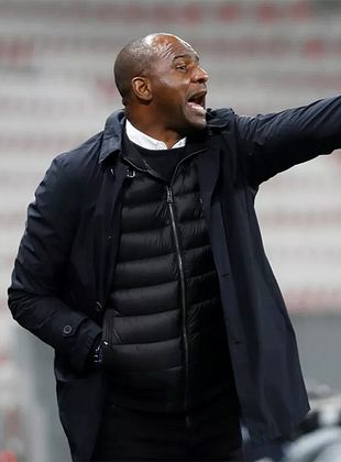 poster du film Patrick Vieira - off the Bench