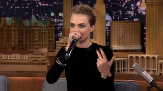 image de Cara Delevingne lance un beatbox de dingue chez Jimmy Fallon