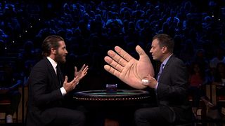 image de Jake Gyllenhaal en colle une à Jimmy Fallon !