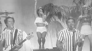 image de Kevin Bacon joue les Beach Boys