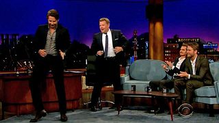 image de Bradley Cooper fait la danse du robot !