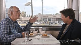 image de Doc et Marty se retrouvent pour parler des inventions de Retour vers le Futur 2