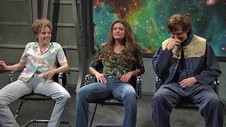 image de Kate McKinnon file un fou rire à Ryan Gosling au SNL