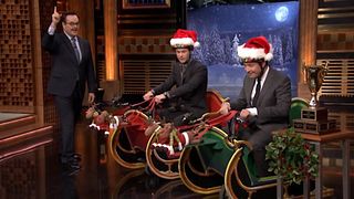 image de Chris Hemsworth fait une course en traineau !