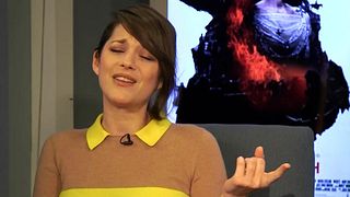 image de Marion Cotillard chante "Baby One More Time"