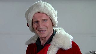 image de Liam Neeson passe une audition pour le rôle du Père Noël