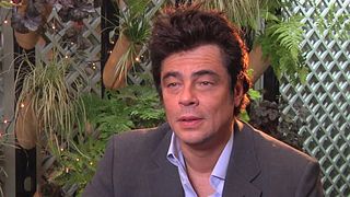image de C'est tout chaud live from... un tête à tête avec Benicio D.