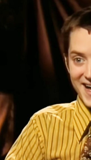 image de la news "Je vous fais rire ?" : il y a 23 ans, l'interprète de Frodon dans Le Seigneur des Anneaux n'a pas réussi à garder son sérieux très longtemps face à ce "journaliste"
