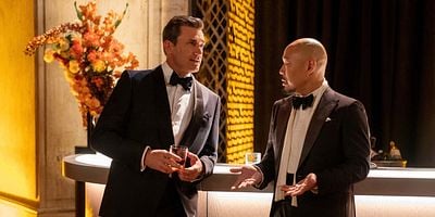 poster de la série Symbolique et ironique à la fois