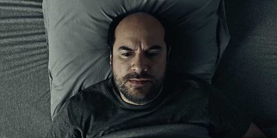 poster de la série bref. C’était sous mes yeux depuis le début.