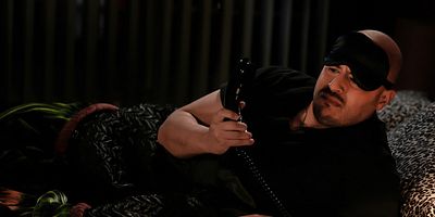 poster de la série Deux idiots sur une moto-cross