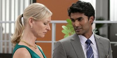 poster de la série Si loin, si proche