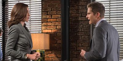 poster de la série Le parfum de la dame en rouge