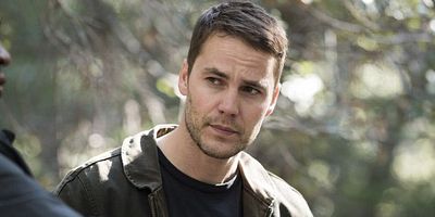 poster de la série Eglise en ruines