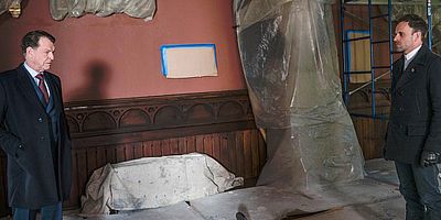 poster de la série Aux grands maux les grands remèdes