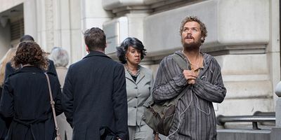 poster de la série Neige cède sous les pas