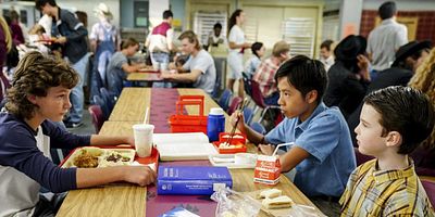 poster de la série Sheldon rentre au lycée