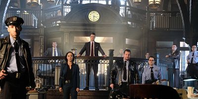 poster de la série La reine prend le cavalier