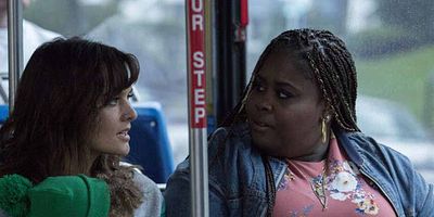 poster de la série Pop-corn familial et une canette de vin