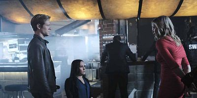 poster de la série Mardi Gras Beads + Chair