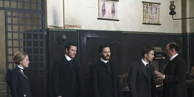 poster de la série Courber l'échine