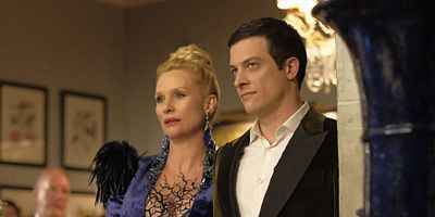 poster de la série On n'arnaque pas une arnaqueuse