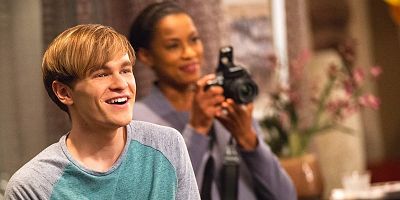 poster de la série L'invité d'honneur