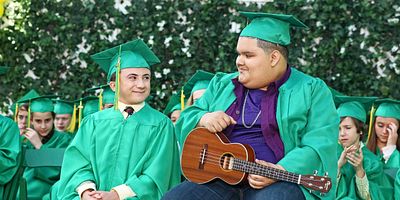 poster de la série The Show Must Go On