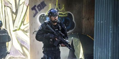 poster de la série Sous les décombres