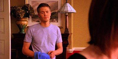 poster de la série Un être s'éloigne, un autre arrive - 2ème partie