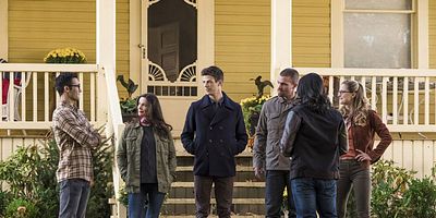 poster de la série Elseworlds : la première heure