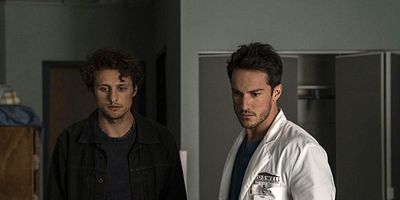 poster de la série Barely Breathing