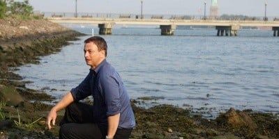 poster de la série La femme de l'extérieur