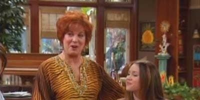 poster de la série Une visite imprévue