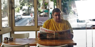 poster de la série Le chat se réchauffe dans le chalet