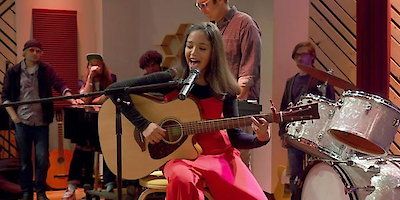 poster de la série L'œuvre de Mme Harris