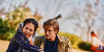 poster de la série Il faut sauver Russ Taylor