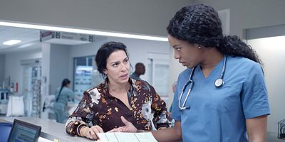 poster de la série Douleurs cachées / Loin de la maison