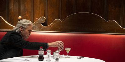 poster de la série Dans tous les vieux endroits familiers