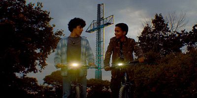 poster de la série À mensonge, mensonge et demi