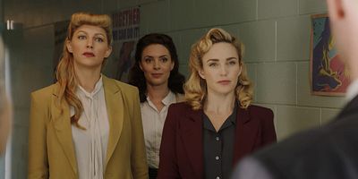 poster de la série A Woman's Place is in the War Effort!