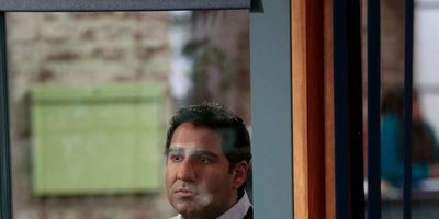 poster de la série Of Moles and Men