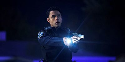 poster de la série À l'aide !